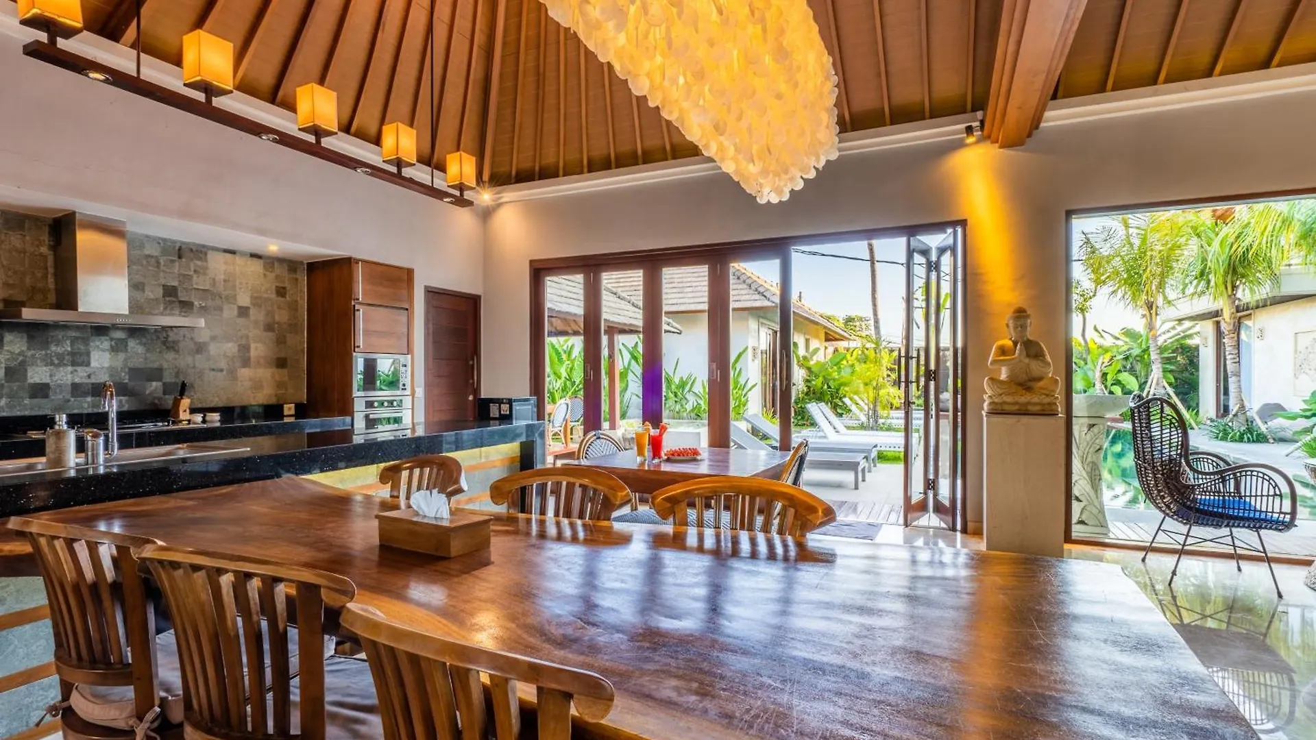 The Akasha Seminyak Bali Luxury Villas 4*, Семиньяк Индонезия