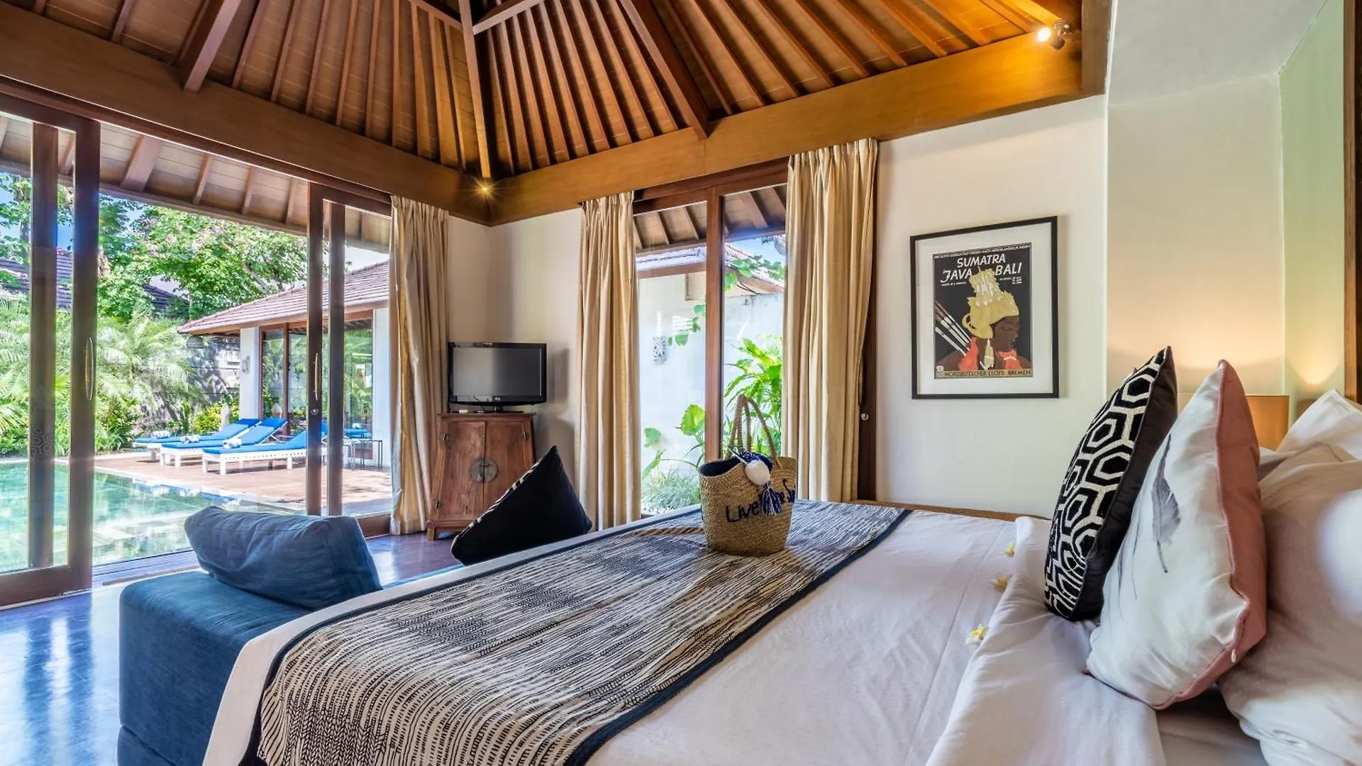 The Akasha Seminyak Bali Luxury Villas 4*, Семиньяк Индонезия